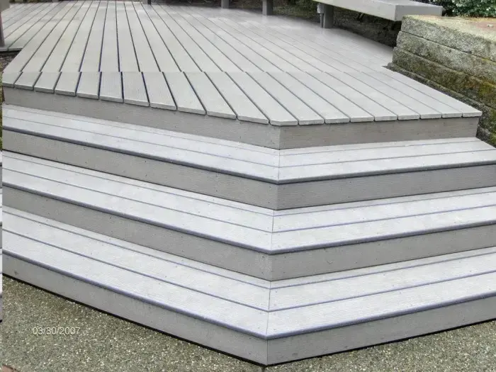 close-up-view-of-the-composite-deck-with-bench-in-tacoma-wa