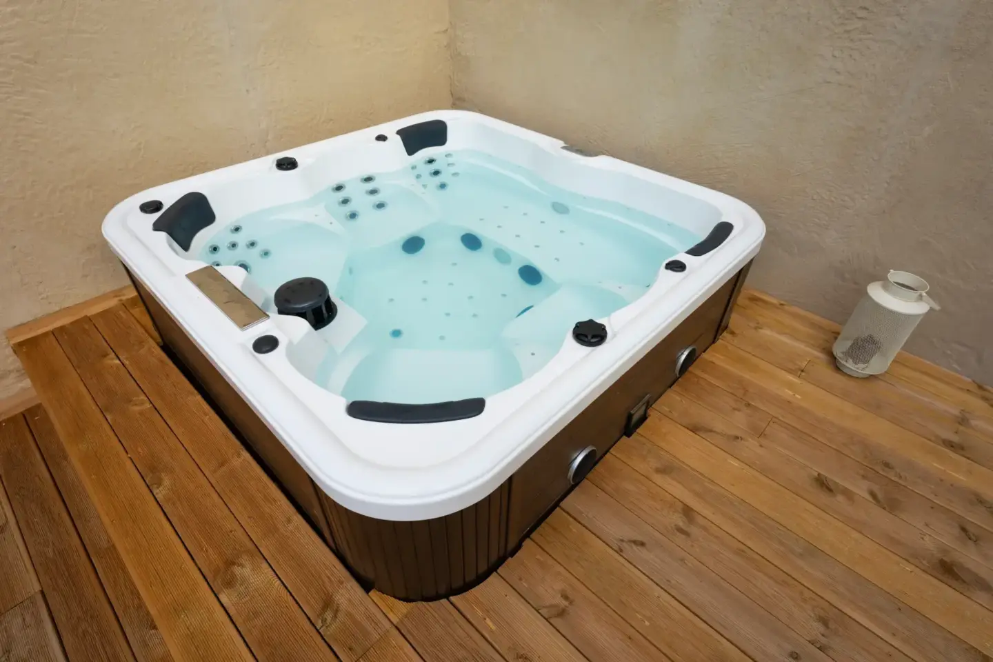 close-up-view-of-the-hot-tub-on-the-wooden-floor-in-tacoma-wa