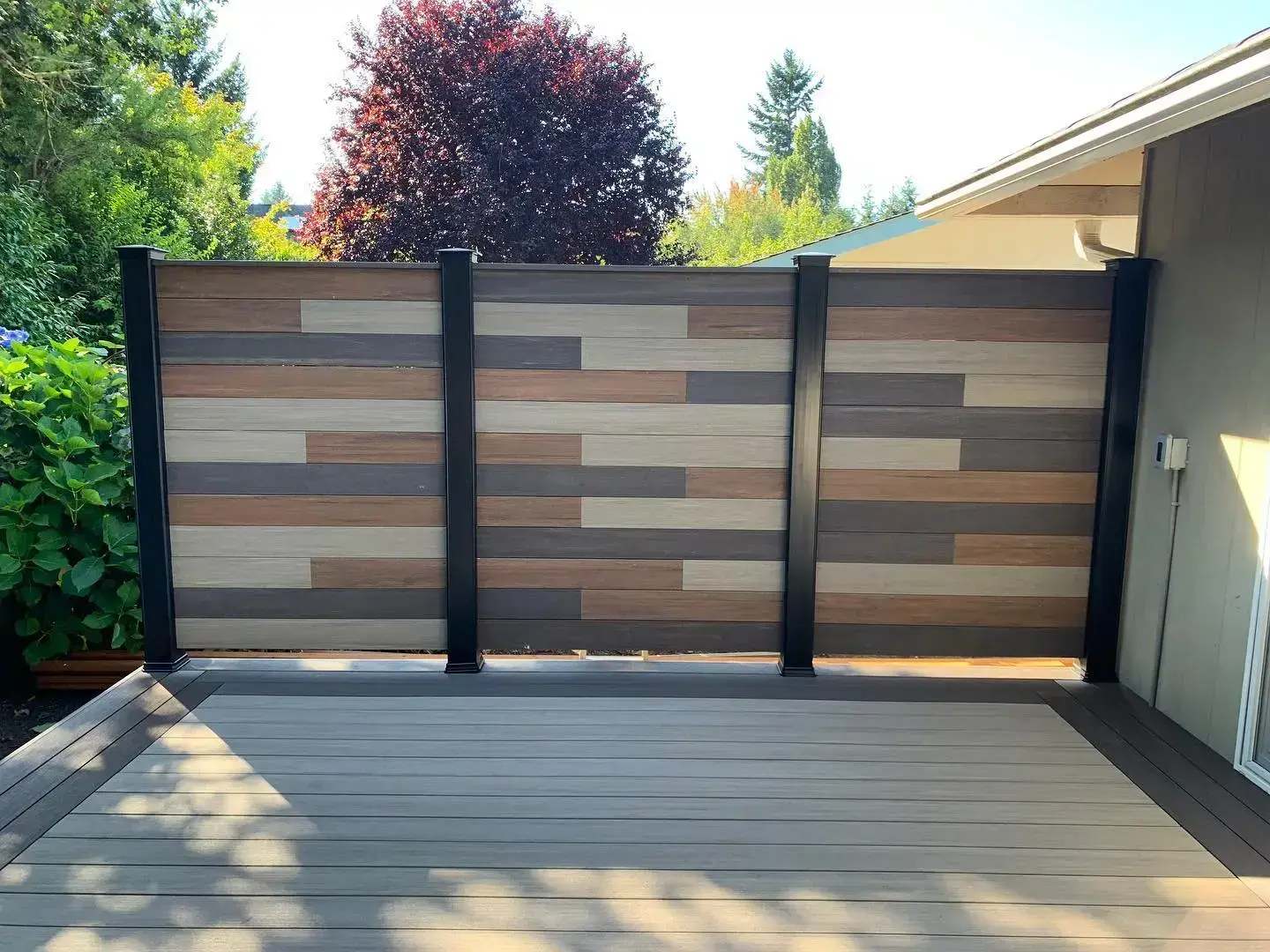 custom-privacy-screen-installation-project-by-drdecks