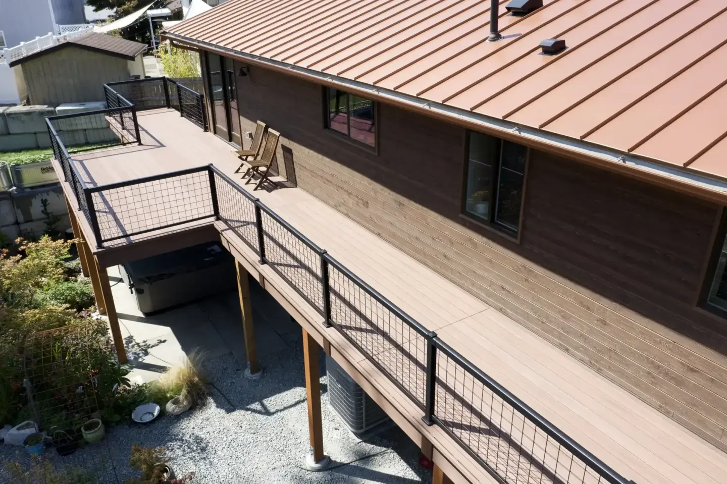 long-deck-with-chain-link-railing-by-drdecks-project