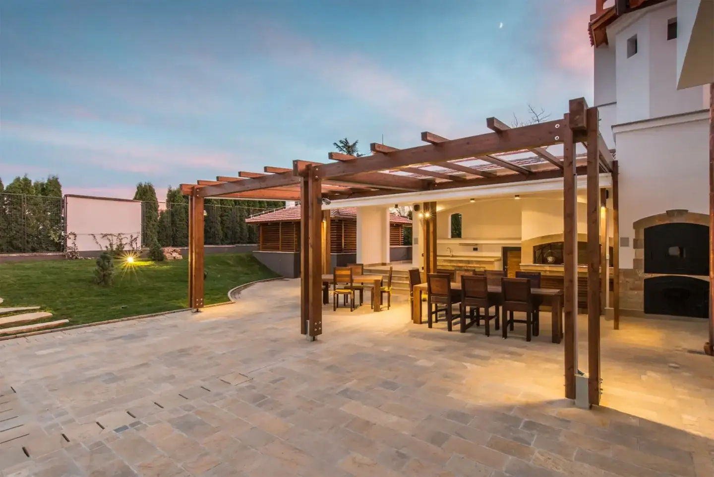 luxurious-villa-with-two-wooden-pergola-on-the-patio-construction-with-overlooking-view-in-tacoma-wa
