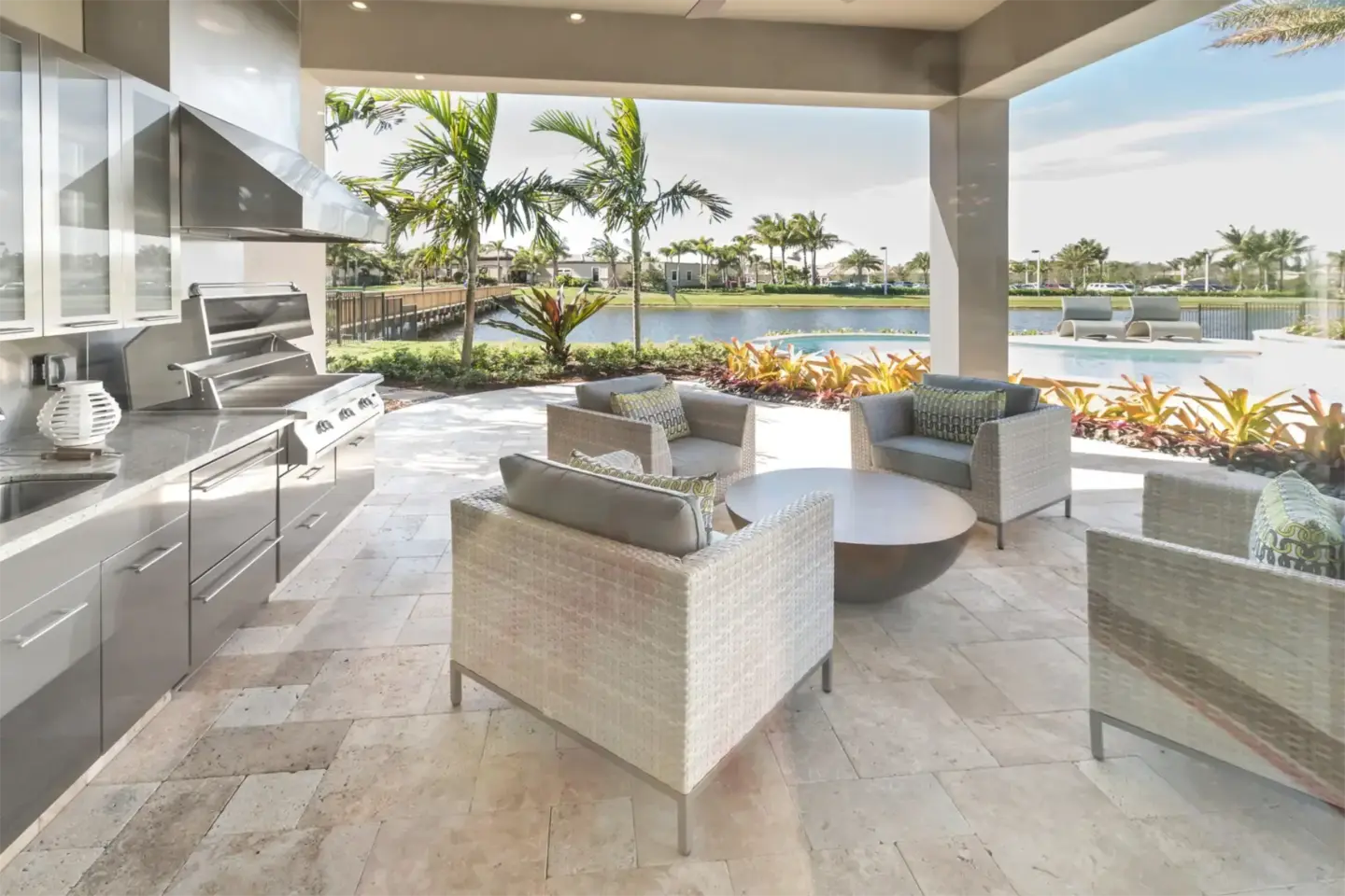 luxury-outdoor-kitchen-with-lounge
