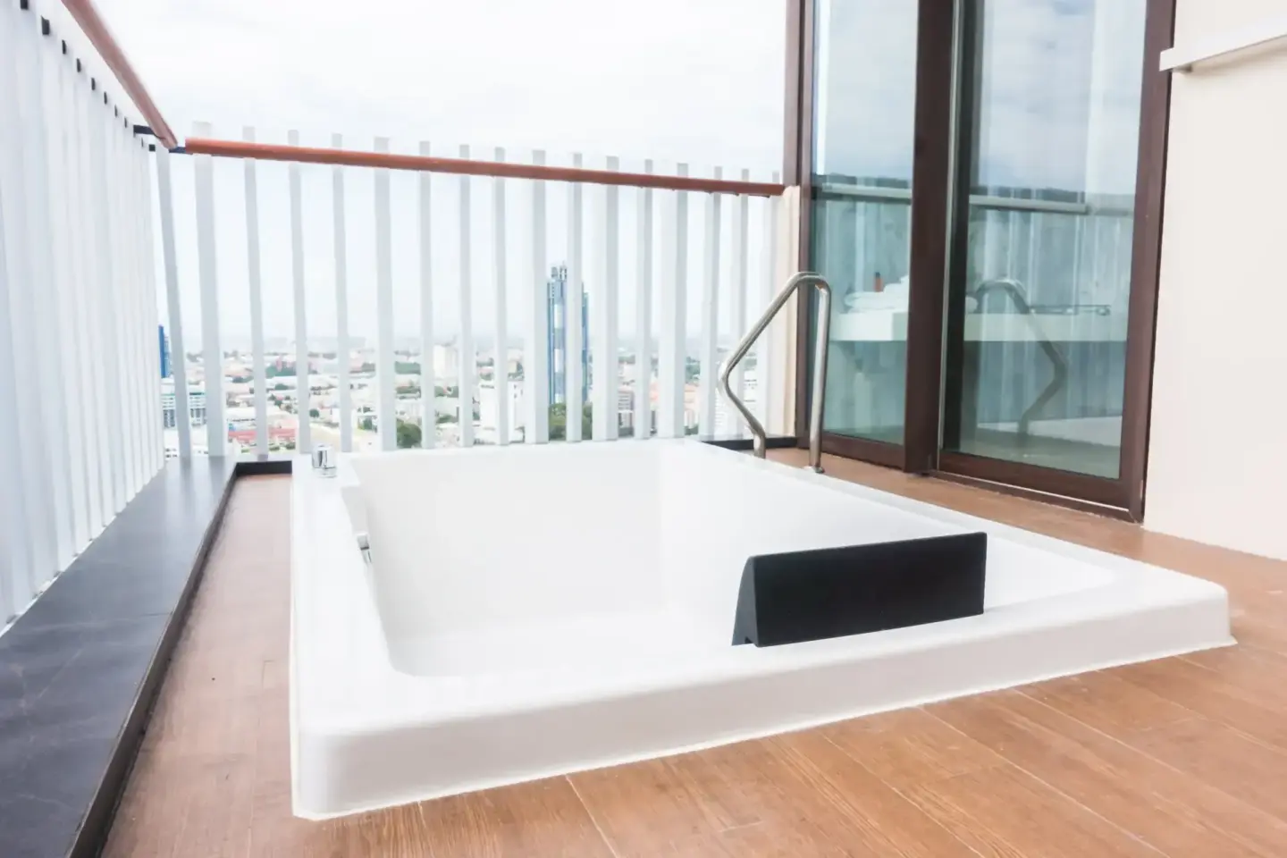 outdoor-white-hot-tub-on-the-deck-with-white-railing-featuring-city-view-on-the-background-in-tacoma-wa
